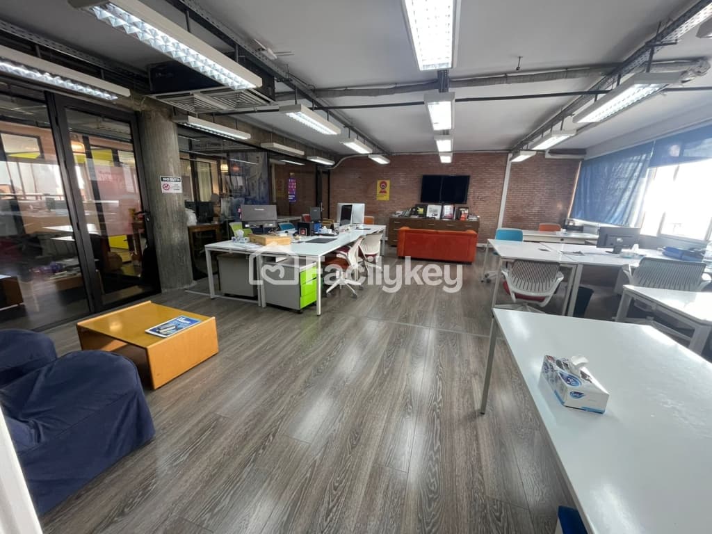 Bureau de 380 m² à Casablanca - 1