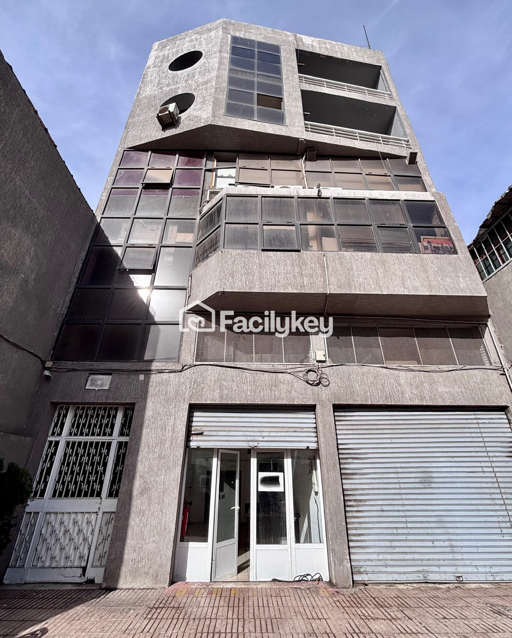 Local commercial de 1630 m² à Casablanca