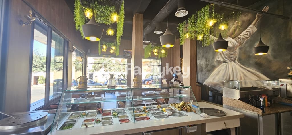 Local commercial de 230 m² à Casablanca - 1